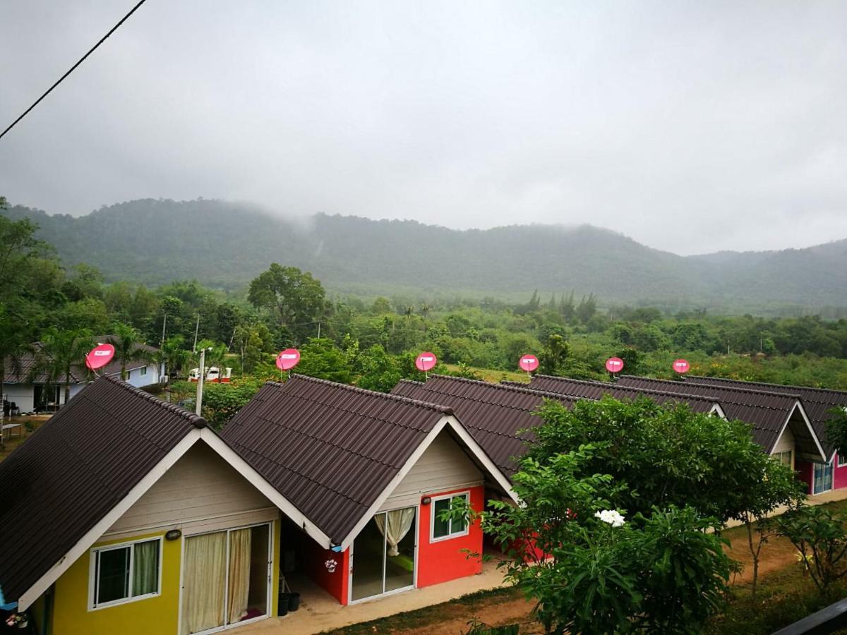 Baan Rai Pray Rung Kaeng Krachan Ban Tha Ling Lom Kültér fotó