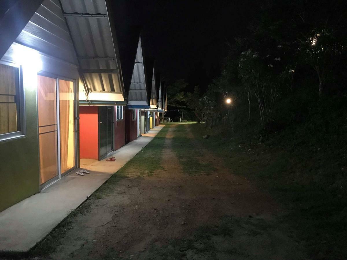 Baan Rai Pray Rung Kaeng Krachan Ban Tha Ling Lom Kültér fotó